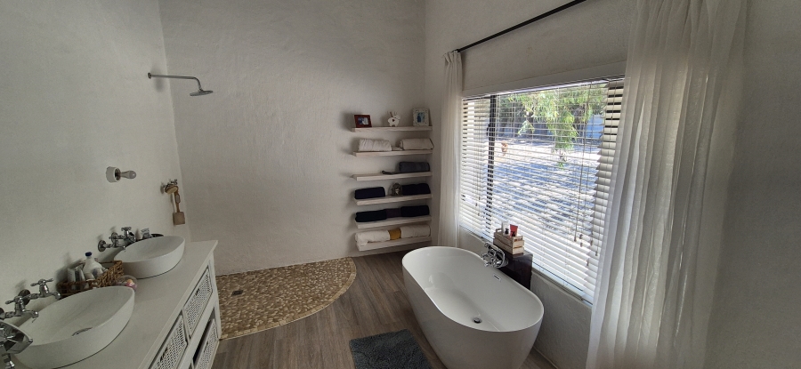5 Bedroom Property for Sale in Cape Farms Western Cape